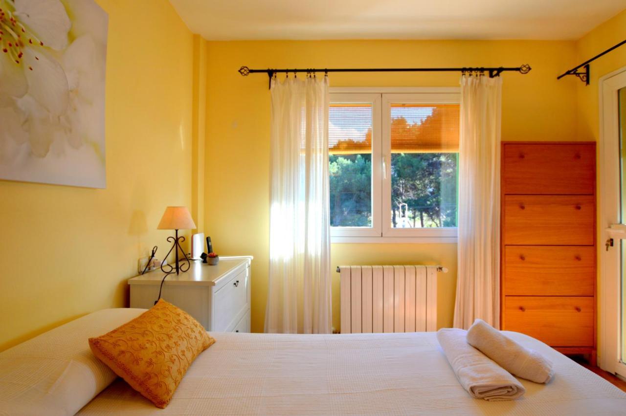 Bonito Chalet Con Piscina Cerca Del Mar Alpehytte